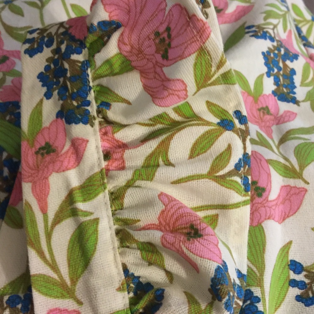BLU PEPPER FLORAL SLEEVELESS TOP - Picture 9 of 10